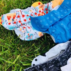 2 bum genius 4.0 diaper covers, 4 inserts included